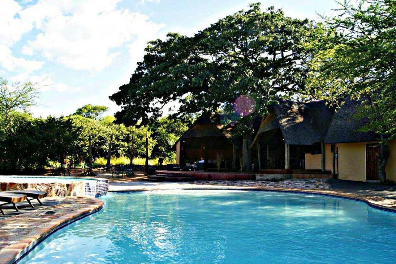 Kwalape Safari Lodge Касане Екстериор снимка