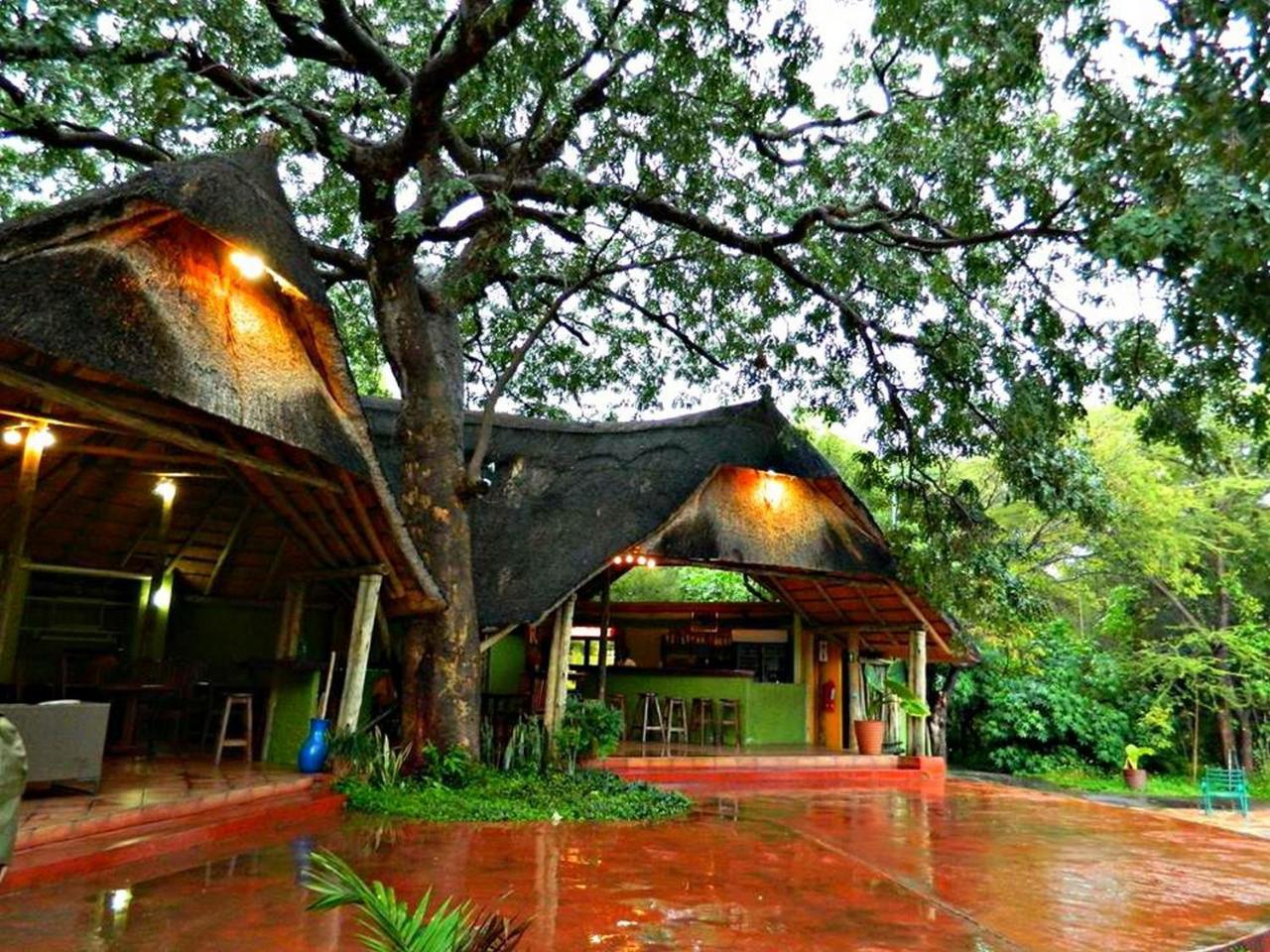 Kwalape Safari Lodge Касане Екстериор снимка