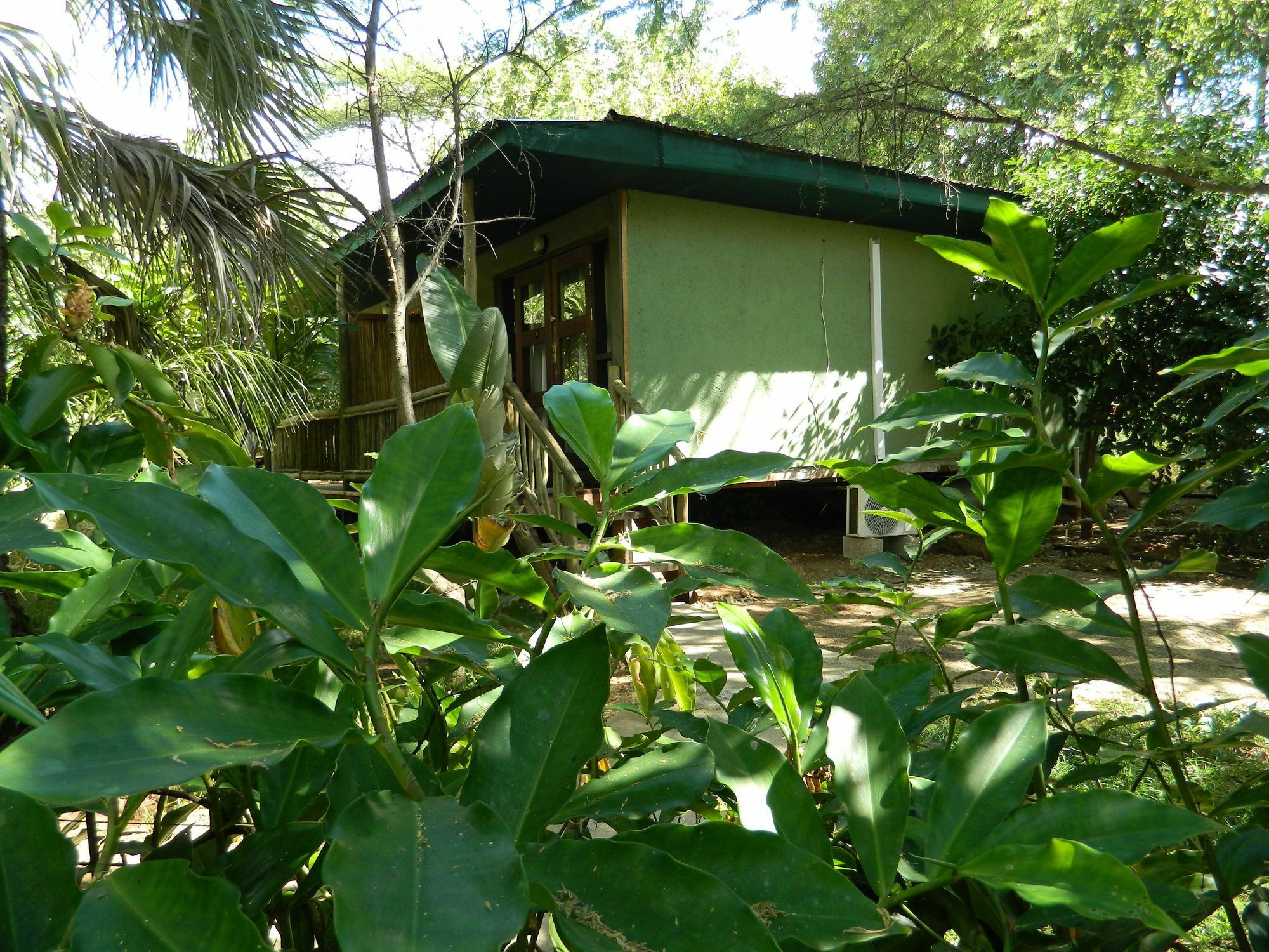 Kwalape Safari Lodge Касане Екстериор снимка